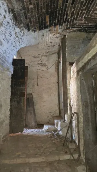 Palazzo - Stabile via Conte Degli Atti 4, Baschi
