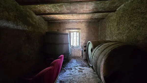 Palazzo - Stabile via Conte Degli Atti 4, Baschi