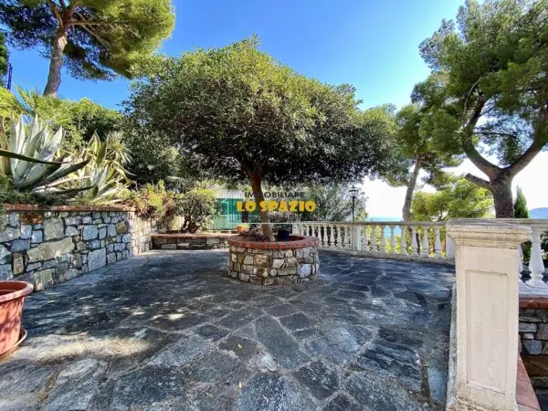 Trilocale viale Olanda 12, Andora