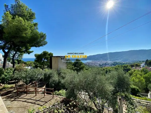 Trilocale viale Olanda 12, Andora