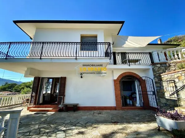 Trilocale viale Olanda 12, Andora