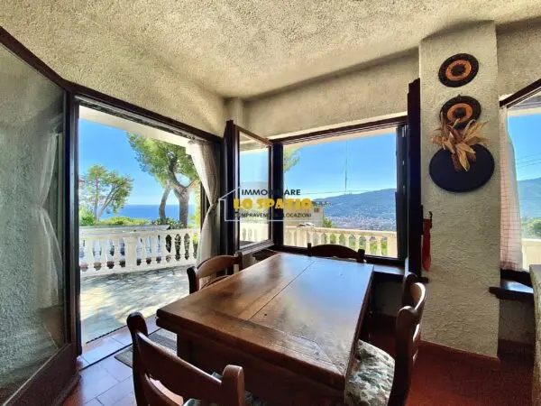 Trilocale viale Olanda 12, Andora