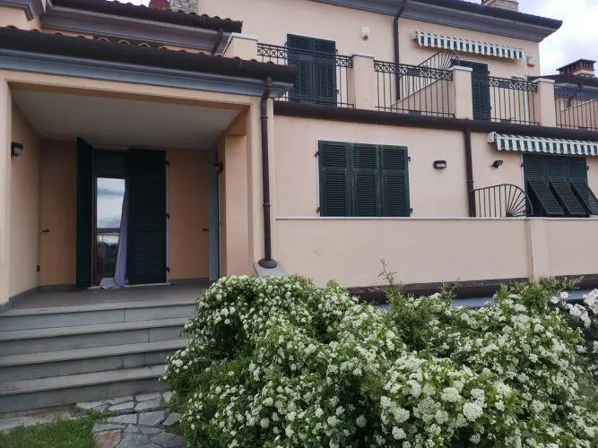 Immagine per Villa a schiera in vendita a Castelnuovo Magra via Palvotrisia 131