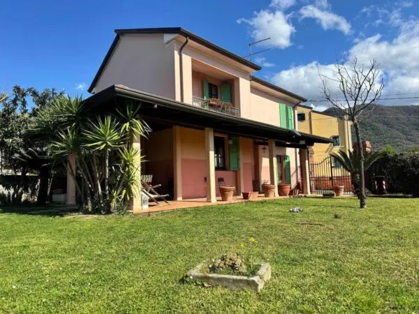 Villa via Isola, Luni