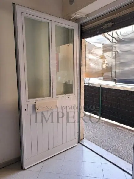 Locale Commerciale via Colonnello Aprosio 105, Vallecrosia