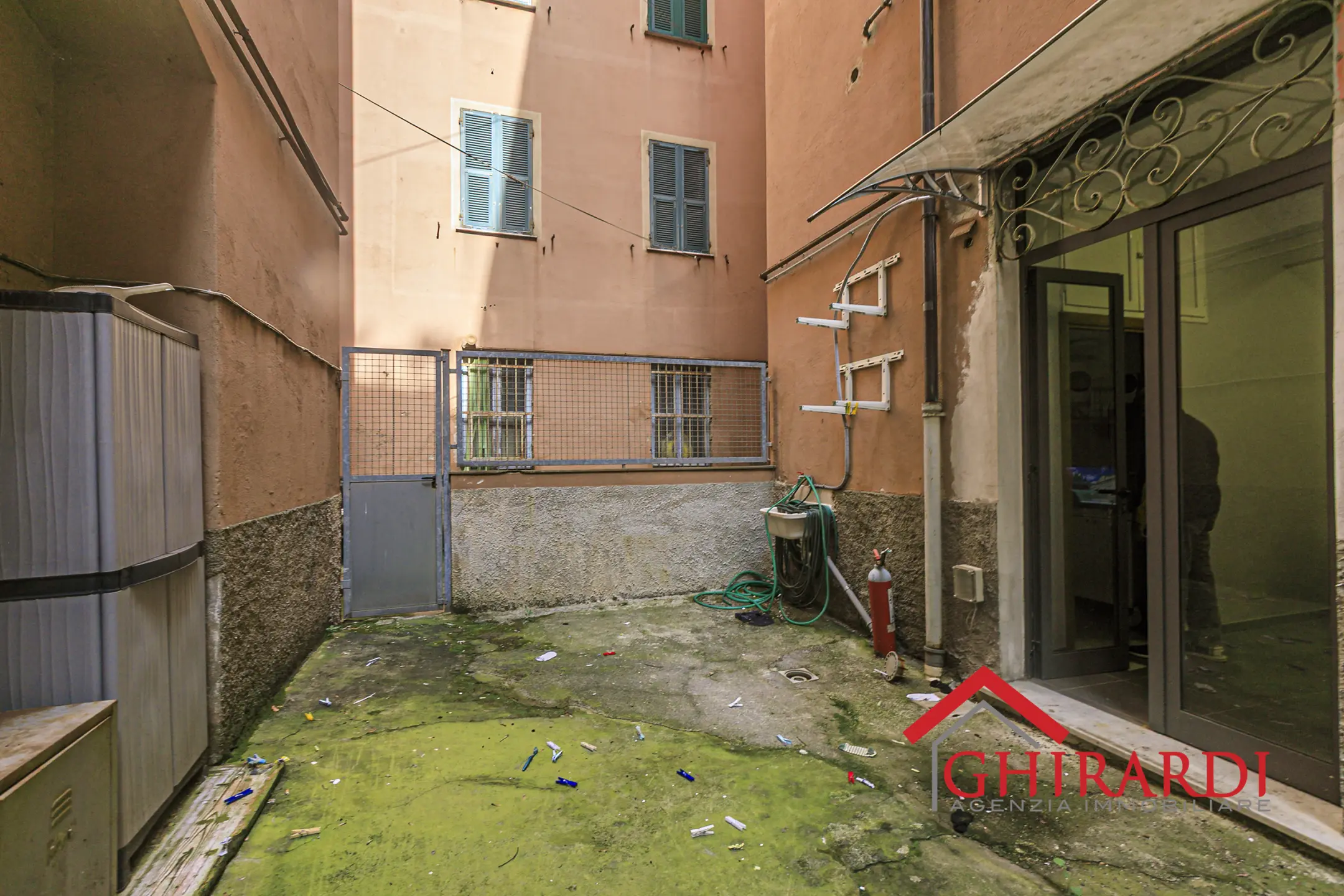 Immagine per Negozio in vendita a Genova via Vado