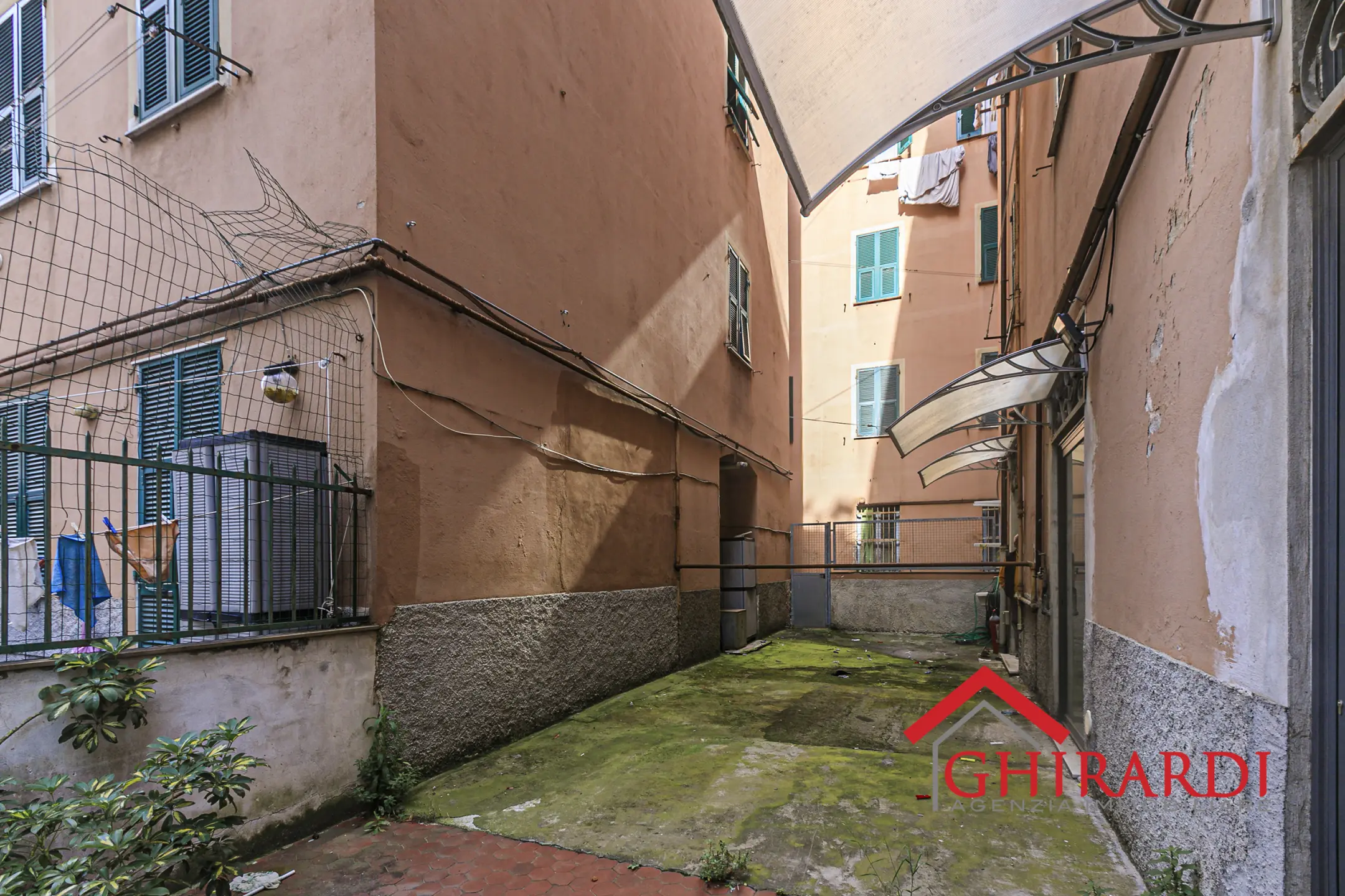 Immagine per Magazzino in vendita a Genova via Vado