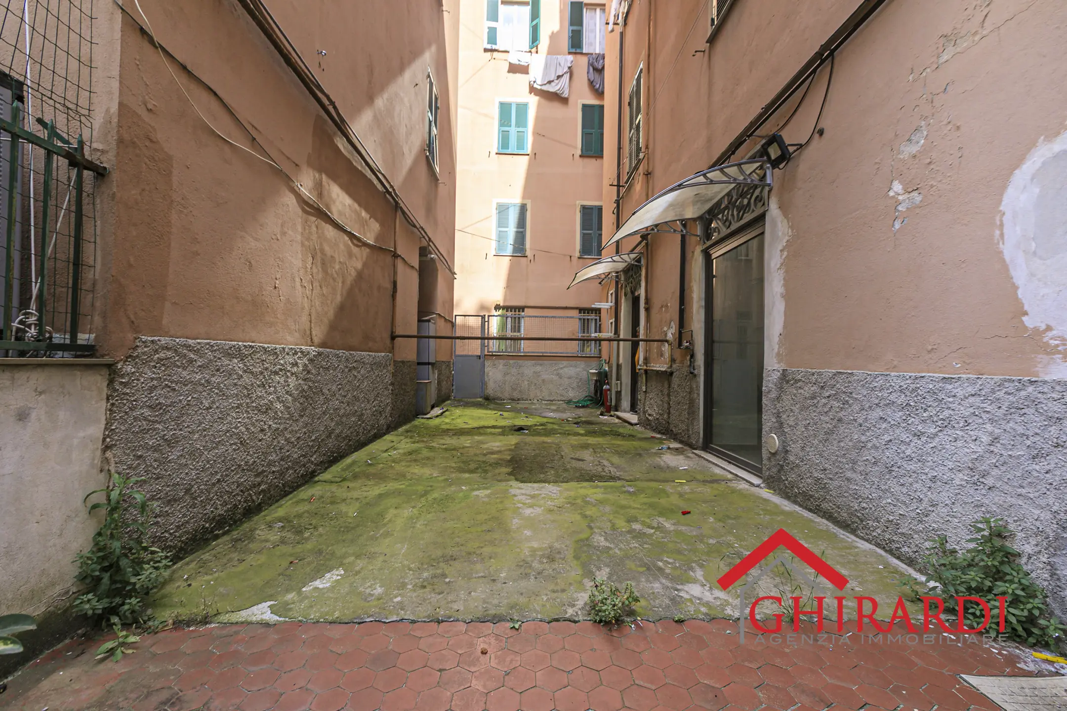 Immagine per Magazzino in vendita a Genova via Vado