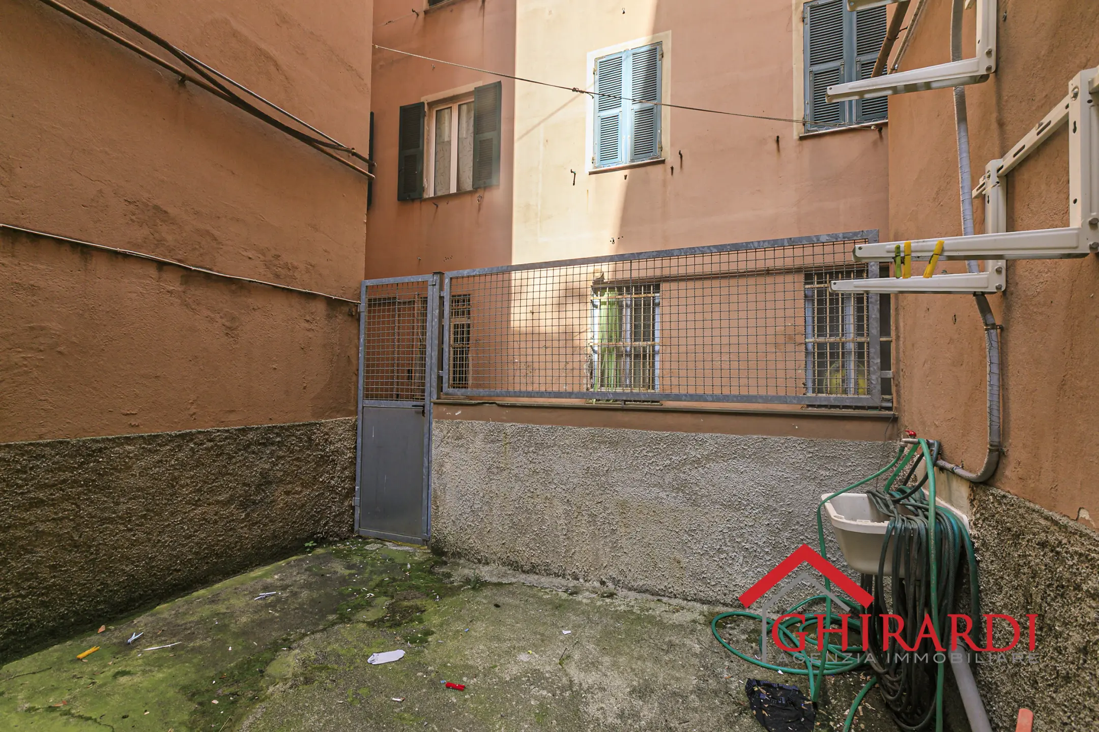 Immagine per Magazzino in vendita a Genova via Vado
