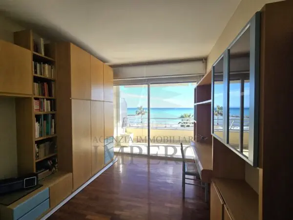 Appartamento via Lungomare Varaldo 67, Ventimiglia