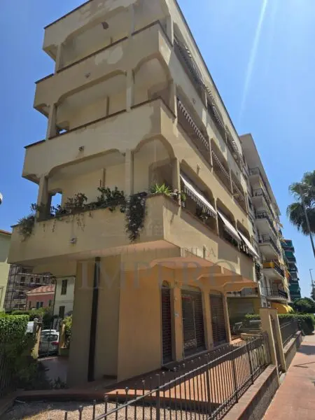 Immagine per Negozio in vendita a Ventimiglia via Papa Giovanni Xxiii 1