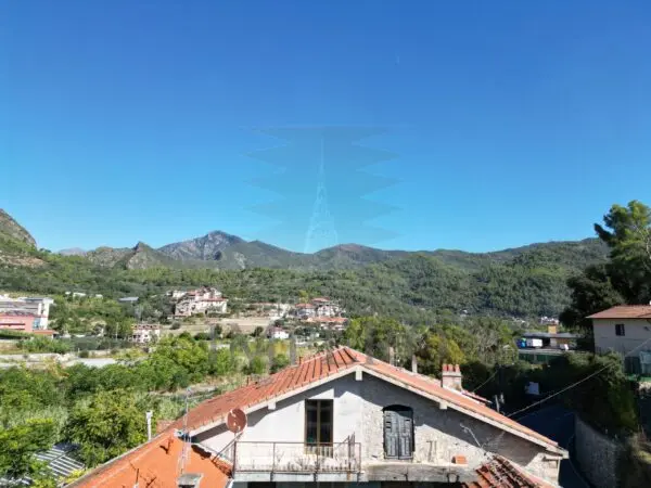 Quadrilocale via Edmondo De Amicis 47, Ventimiglia