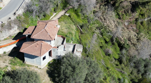 Villa Trifamiliare via Delle Ginestre, Ventimiglia