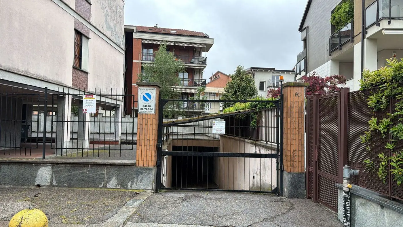 Immagine per Box - Posto auto in vendita a Torino via Oleggio 9