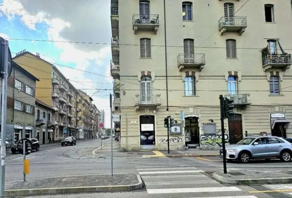 Immagine per Negozio in vendita a Torino via Nizza 350