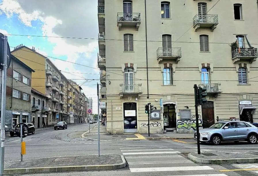Immagine per Negozio in vendita a Torino via Nizza 350