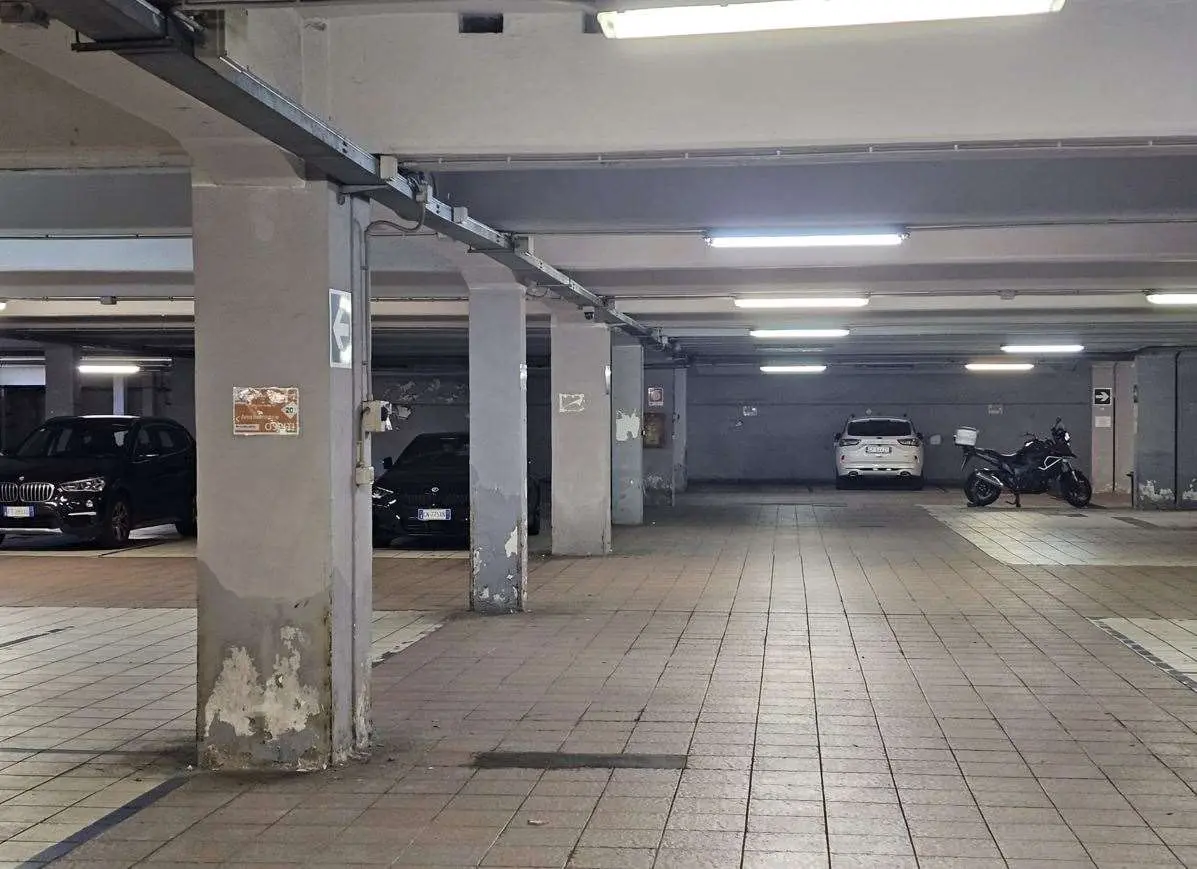 Immagine per Posto Auto in vendita a Torino via Pessinetto 13