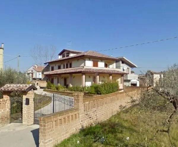 Villa via Mirabilii 16b, Campli