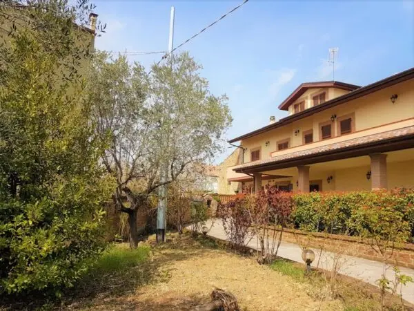 Villa via Mirabilii 16b, Campli