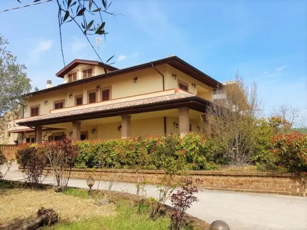 Villa via Mirabilii 16b, Campli