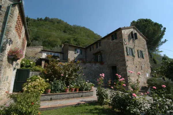 Casale via Valgiano 8, Capannori
