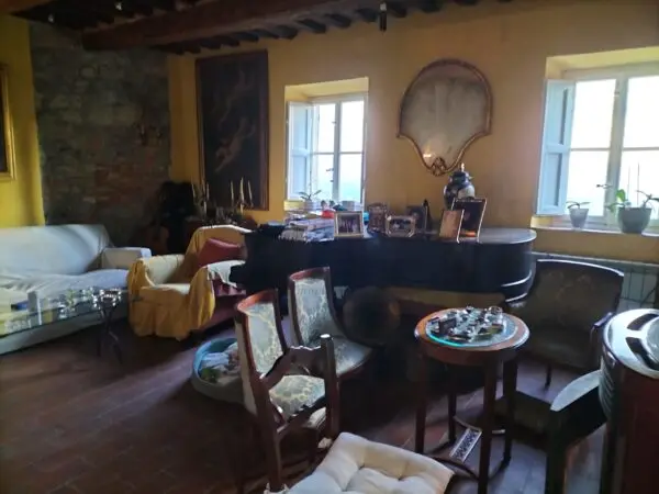 Casale via Valgiano 8, Capannori