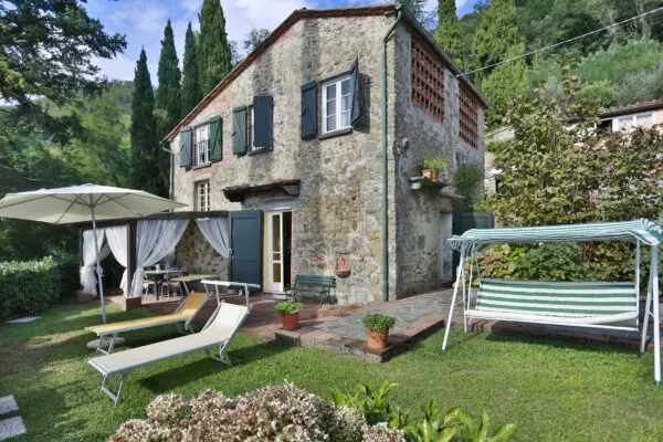 Casale via Valgiano 8, Capannori