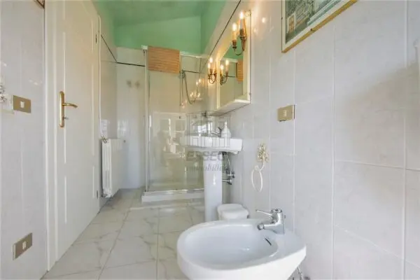 Immagine per Casale in vendita a Capannori via Valgiano 8