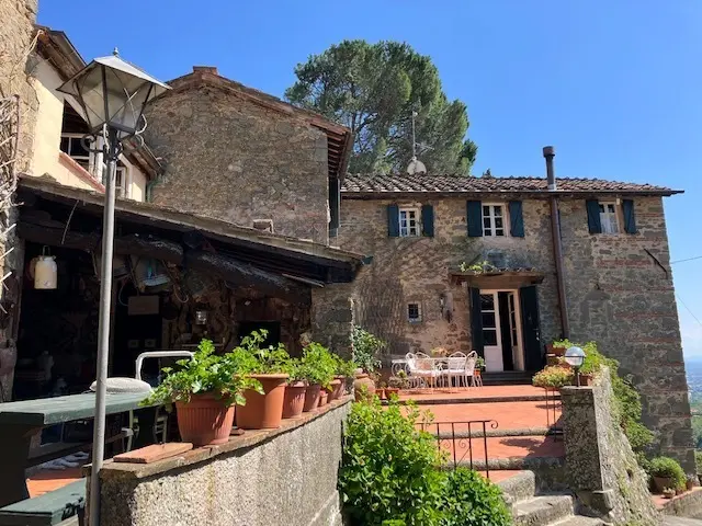 Immagine per Casale in vendita a Capannori via Valgiano 8