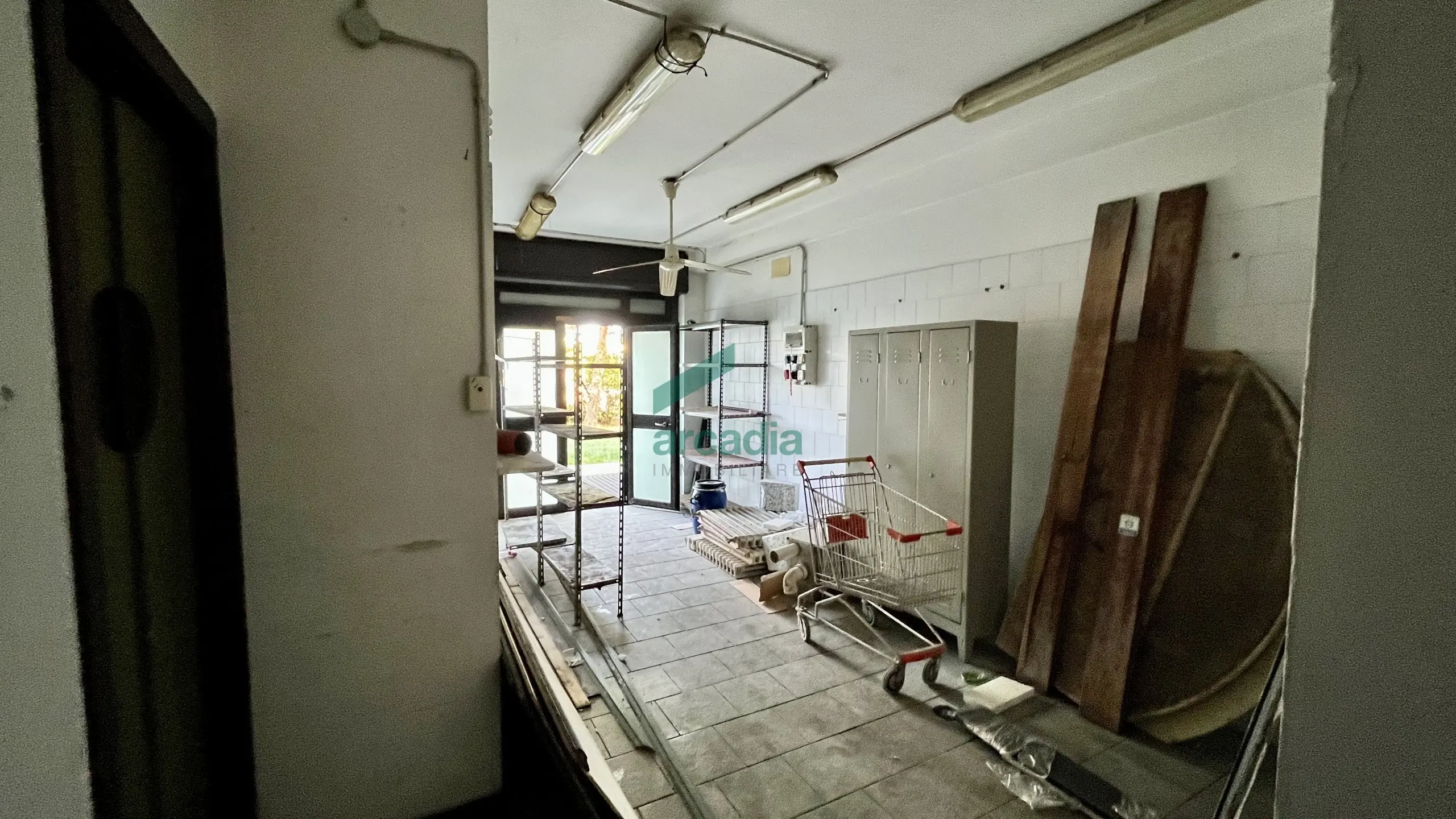 Immagine per Locale commerciale in affitto a Bari via Salvatore Matarrese