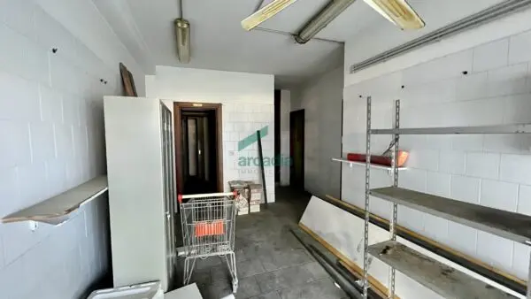 Locale Commerciale via Salvatore Matarrese, Poggiofranco, Bari