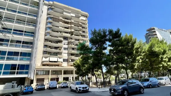 Locale Commerciale via Salvatore Matarrese, Poggiofranco, Bari