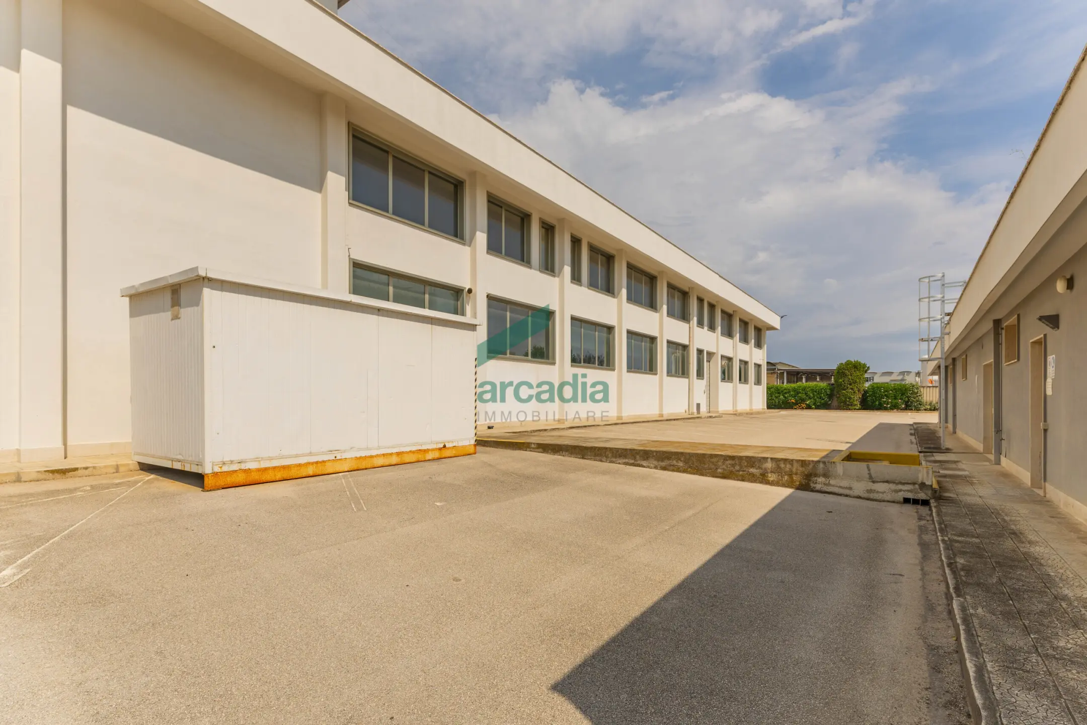 Immagine per Industriale in vendita a Modugno via Dei Gigli 21