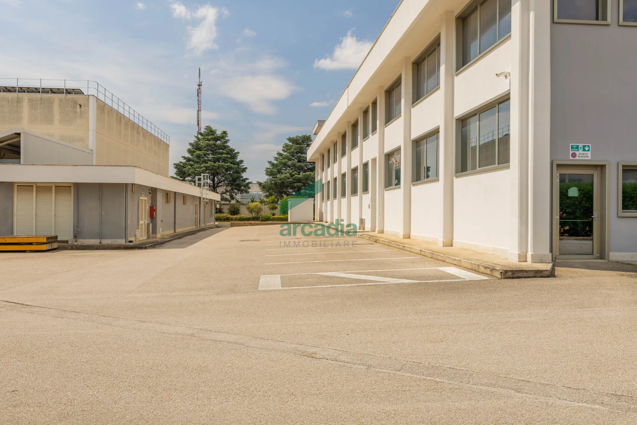 Immagine per Industriale in vendita a Modugno via Dei Gigli 21