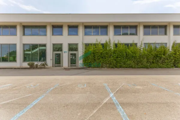 Immagine per Industriale in vendita a Modugno via Dei Gigli 21