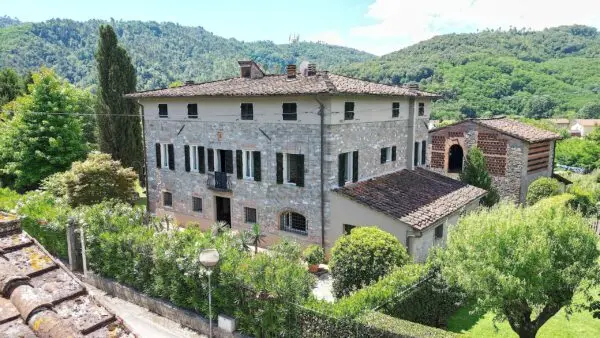 Villa via San Martino In Freddana, Lucca