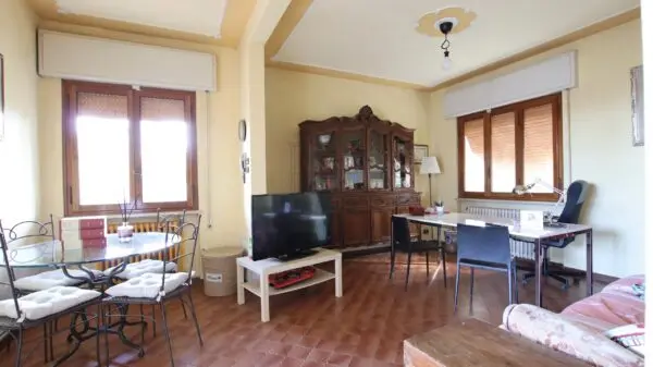 Villa Trifamiliare via Vecchia Pesciatina In Gragnano, Lucca