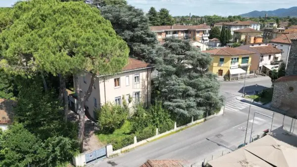 Immagine per Villa in vendita a Lucca via Castruccio Buonamici