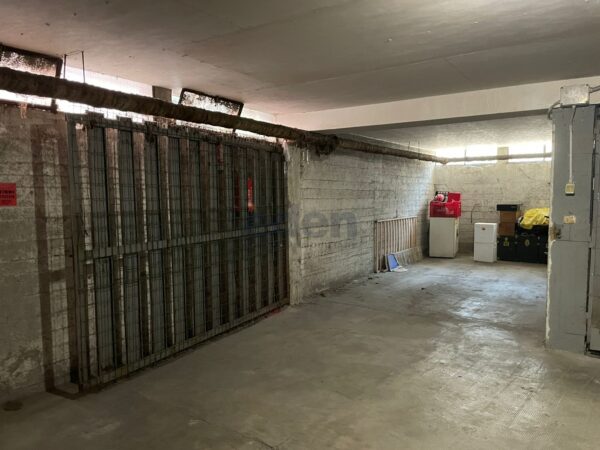 Garage via Emilia Ovest 194, Modena