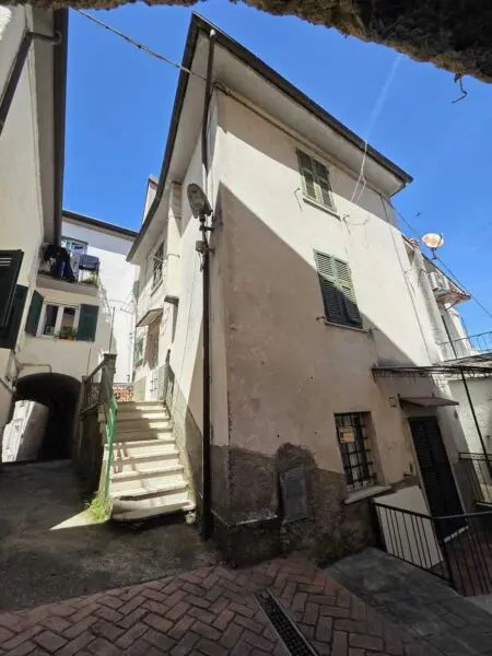 Monolocale via Villa 10, Follo