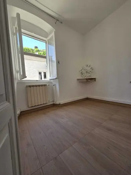 Monolocale via Villa 10, Follo