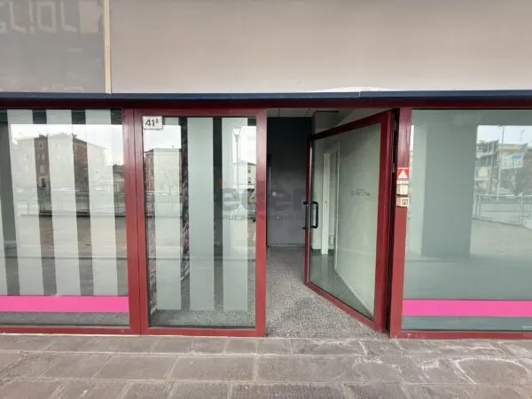 Negozio via Carlo Zucchi 41, Modena