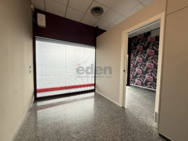 Negozio via Carlo Zucchi 41, Modena