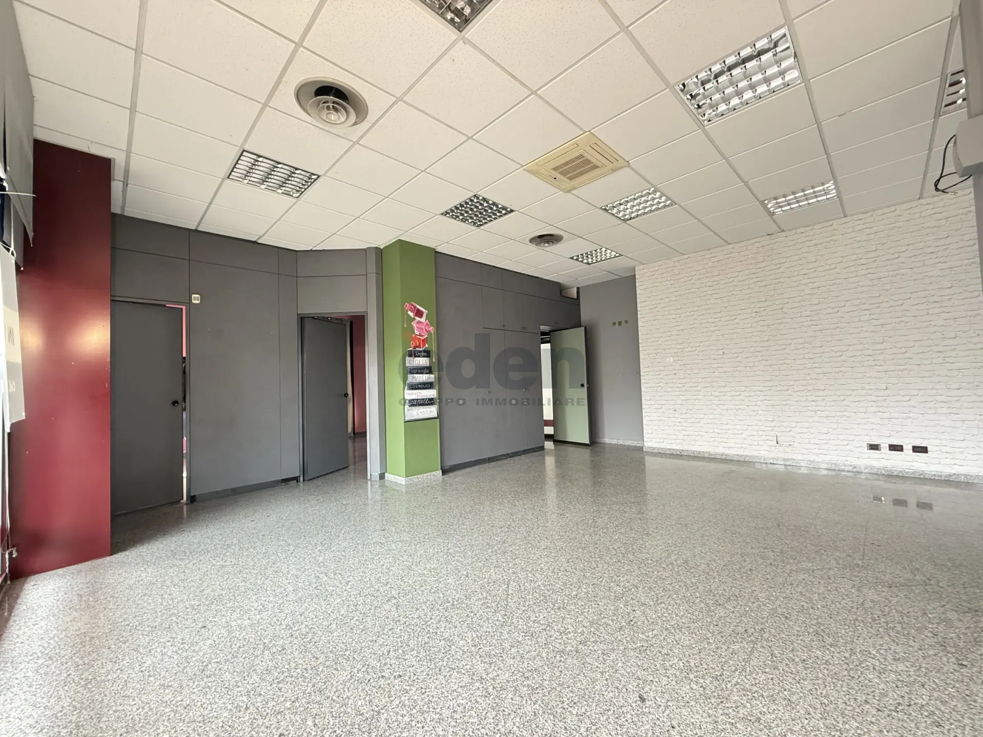 Immagine per Negozio in vendita a Modena via Carlo Zucchi 41