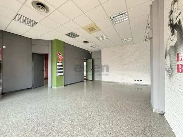 Negozio via Carlo Zucchi 41, Modena
