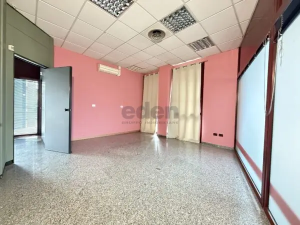 Negozio via Carlo Zucchi 41, Modena