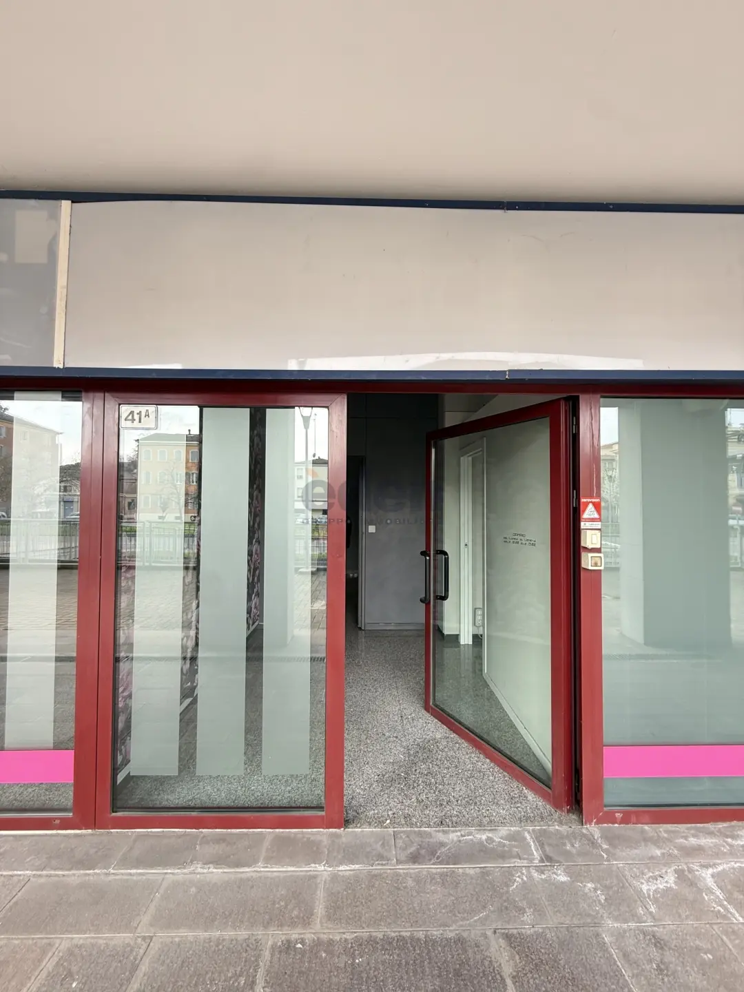 Immagine per Negozio in vendita a Modena via Carlo Zucchi 41