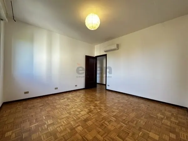 Trilocale via Luigi Pasteur 5, Villaggio Giardino, Modena