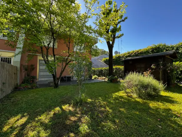 Villa A Schiera via Albert Einstein 42, Villaggio Giardino, Modena