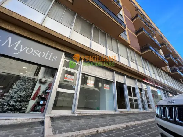 Locale Commerciale via Centro, Campobasso